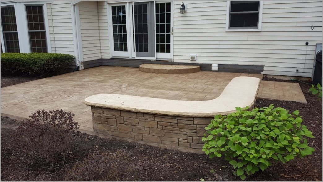 custom-seat-walls-frame-patio