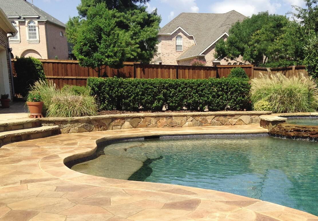 decorative-concrete-flagstone-pool-deck