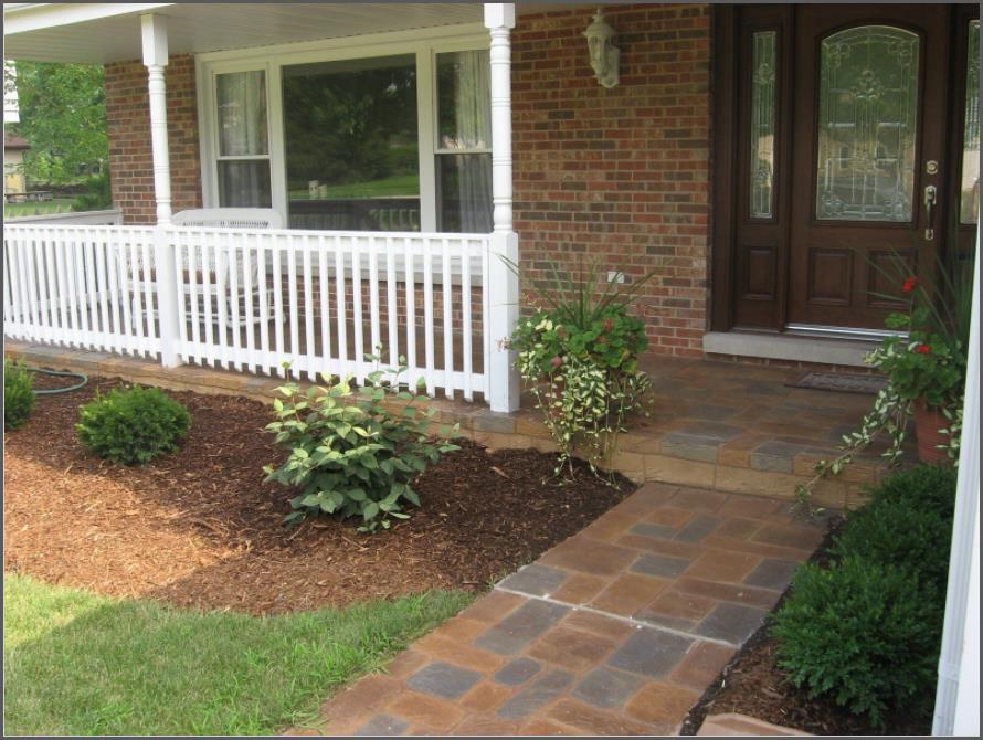 Porch with white decorative fence 