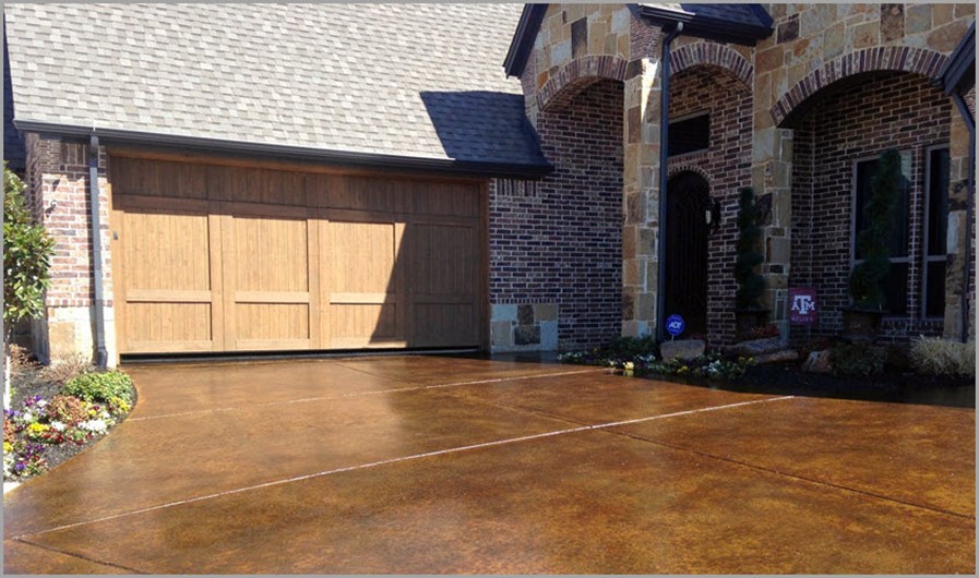 stained-concrete-driveway-entryway