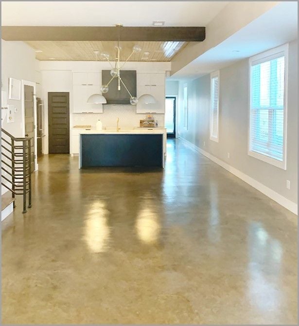 stained-decorative-concrete-interior