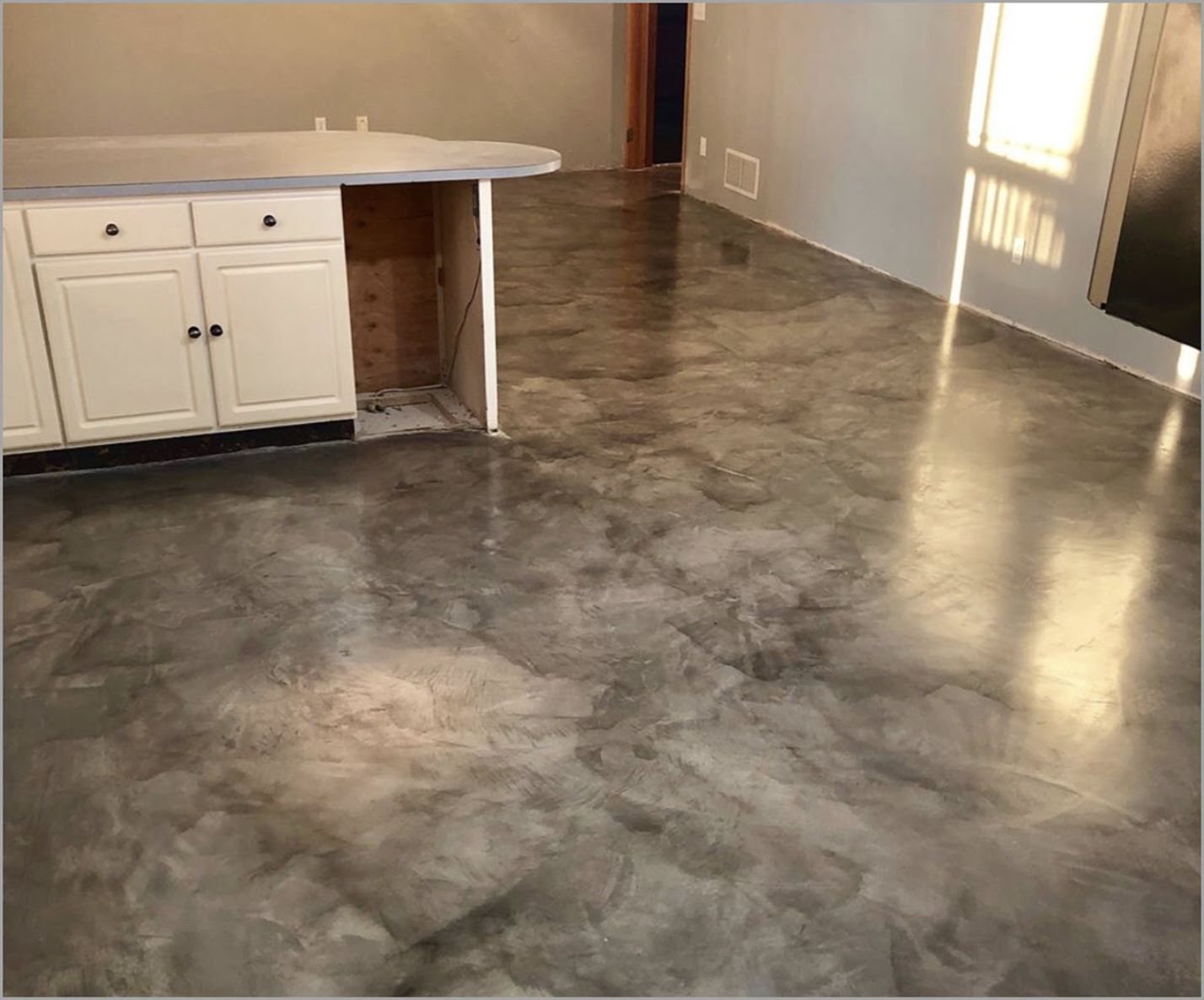 stained_indoor_decorative_concrete