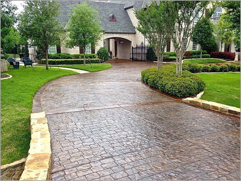 stamped-concrete-faux-cobblestone-driveway