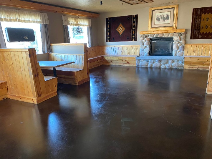 restaurant-stained-concrete-floor