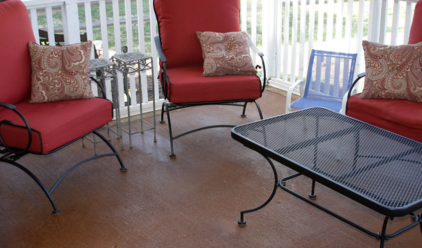 Stained-Patio-red-chairs-Cola